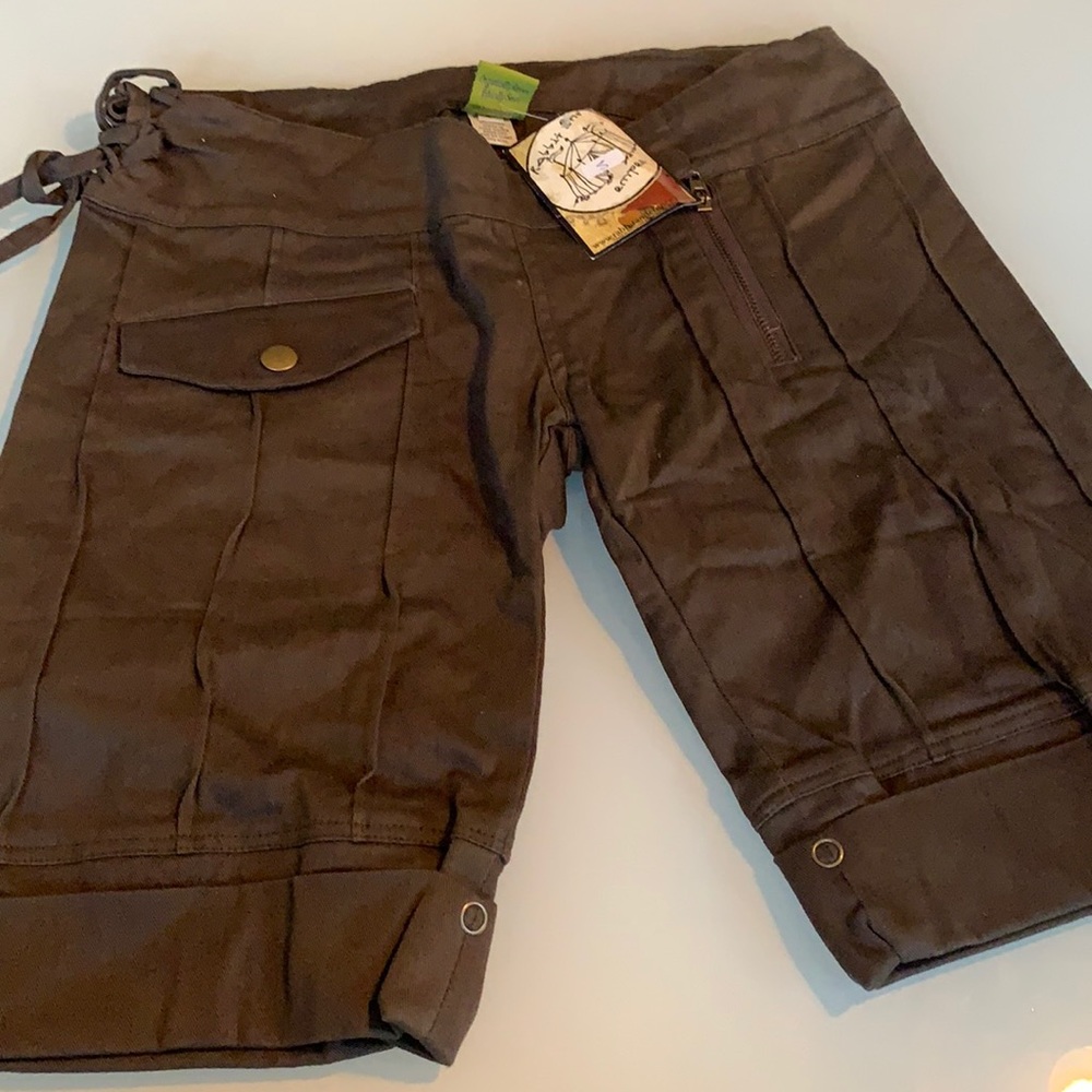 Rabbit and Empee V-waist tomboy shorts - in brown